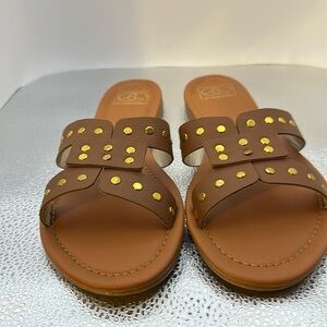 New WOT. Everglades,. Tan and color with gold studs. Size 10.​​